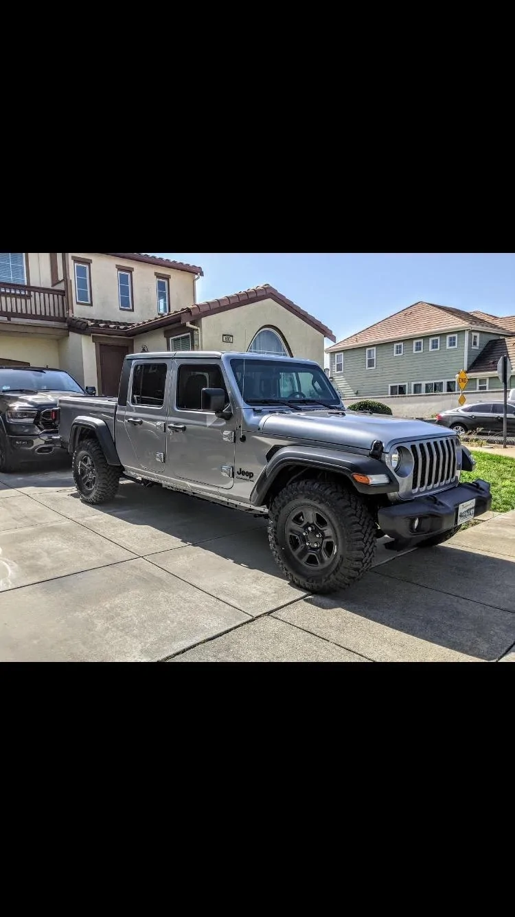 Jeep Gladiator bigger tires on unlifted Sport S D4C550CF-2032-4D99-978A-2F261C99932D