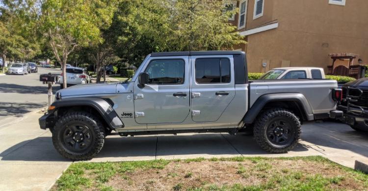 Jeep Gladiator bigger tires on unlifted Sport S 1EE4C35A-7647-47C5-9A60-7A08DB7ABB4C