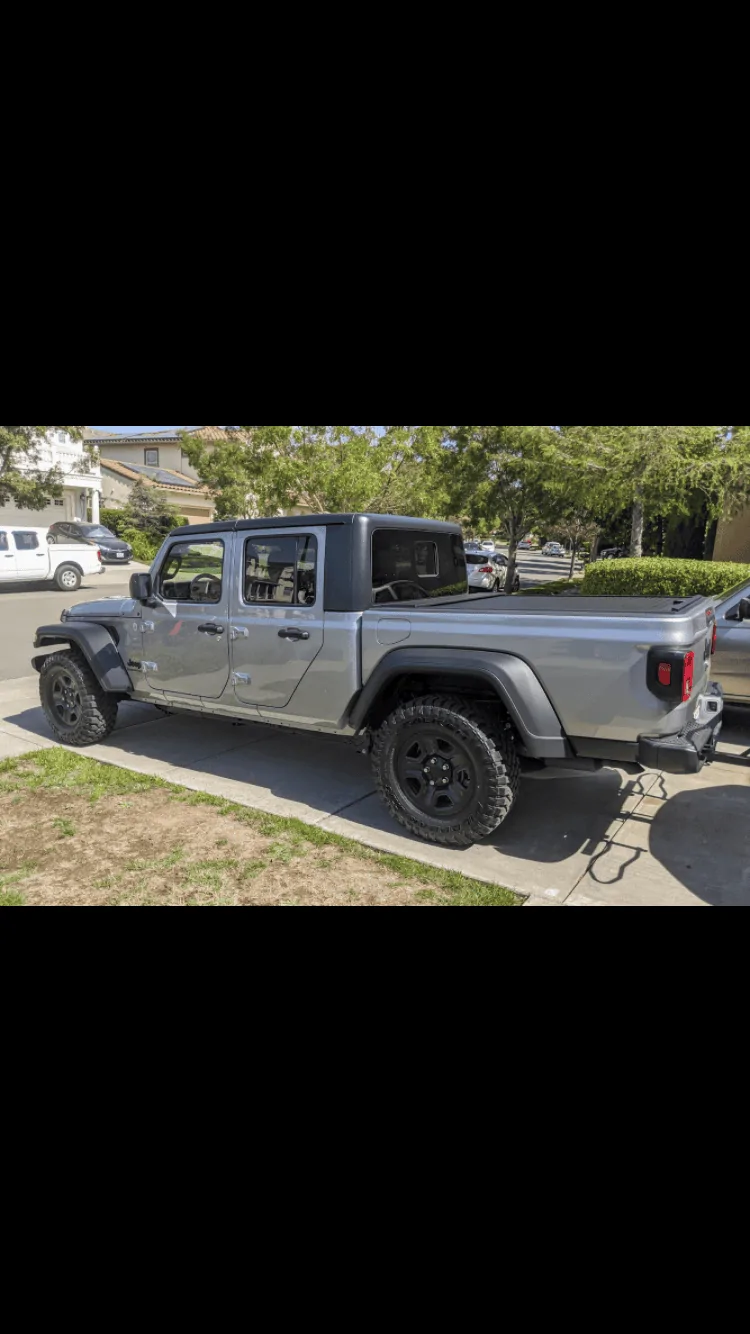 Jeep Gladiator bigger tires on unlifted Sport S 75E0C78D-3CD0-4B63-98AA-5B9D2A5CED68