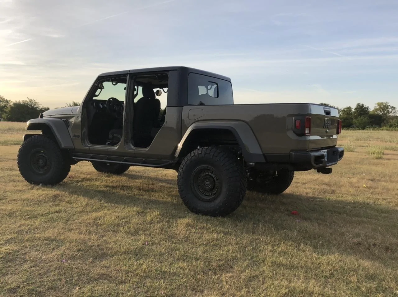 Jeep Gladiator GATOR Gladiator JT Club 1BEE4A4C-26BD-43AA-9133-B26AF895F0E6