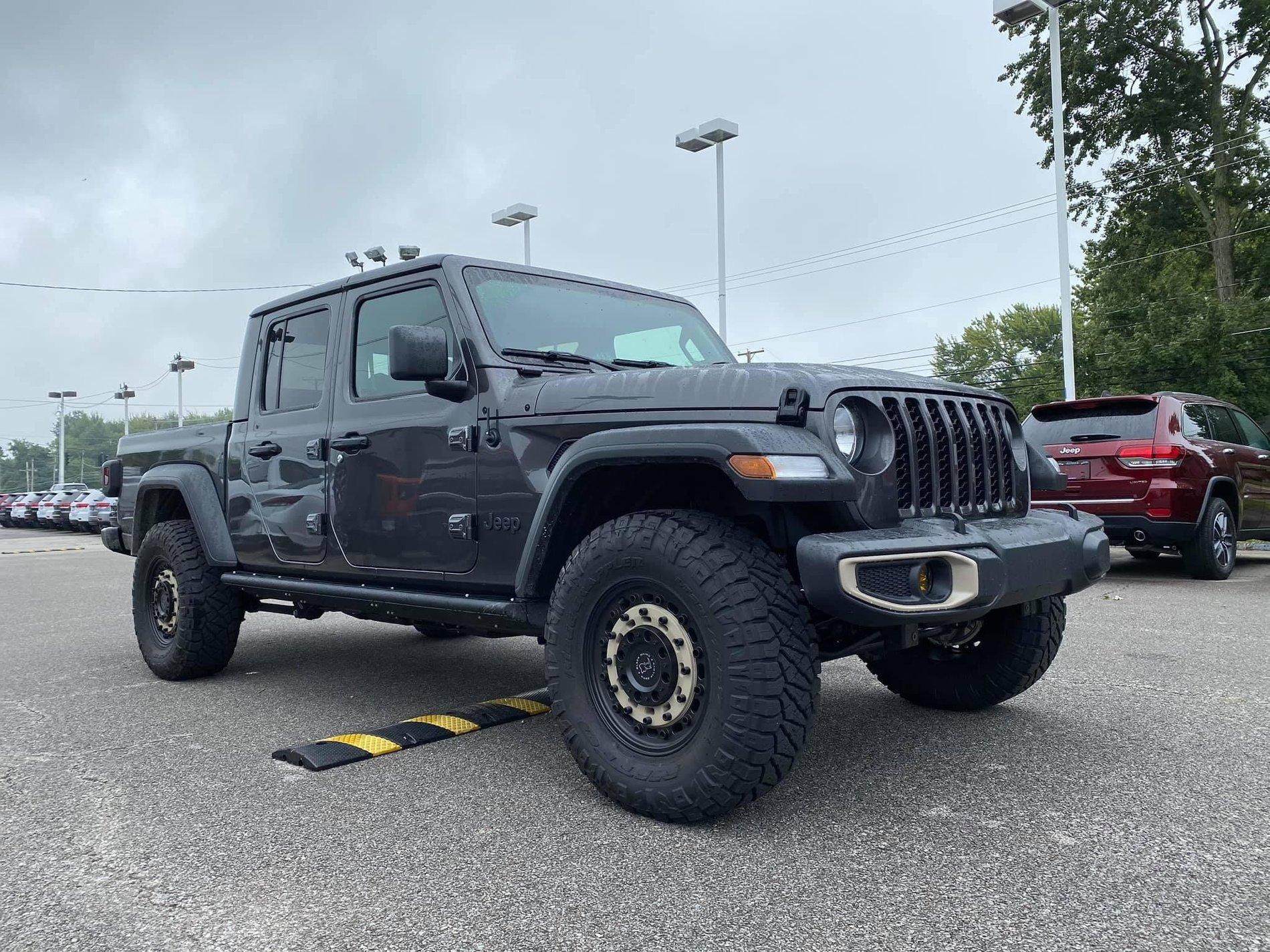 Jeep Gladiator GRANITE CRYSTAL JT Gladiator Club D08286BF-9503-4D30-B749-6262103A9FBD