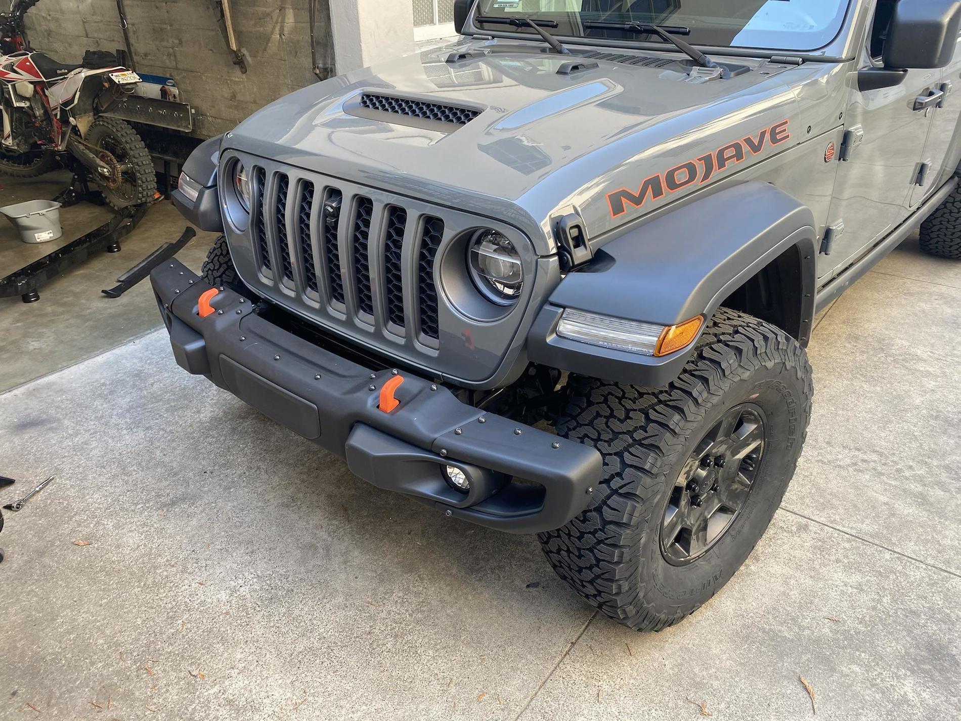 Jeep Gladiator Swapping the Mojave plastic bumper with the Mopar steel bumper aIuAXlW