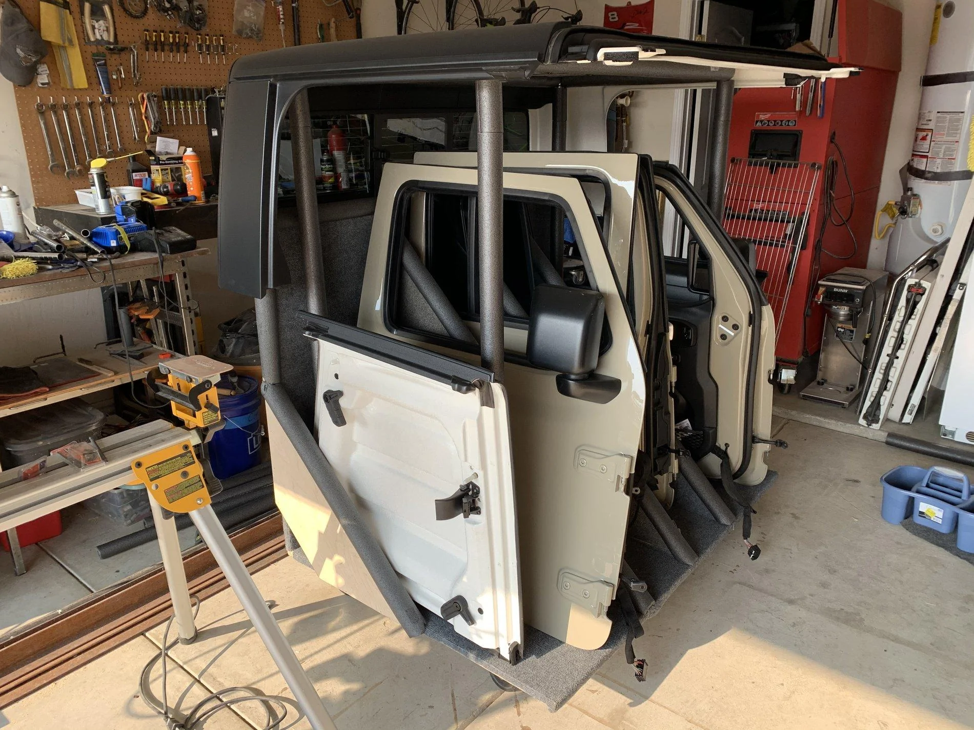 Jeep Gladiator Storage unit DBAF25EA-A079-41E7-9453-E11818D6C439