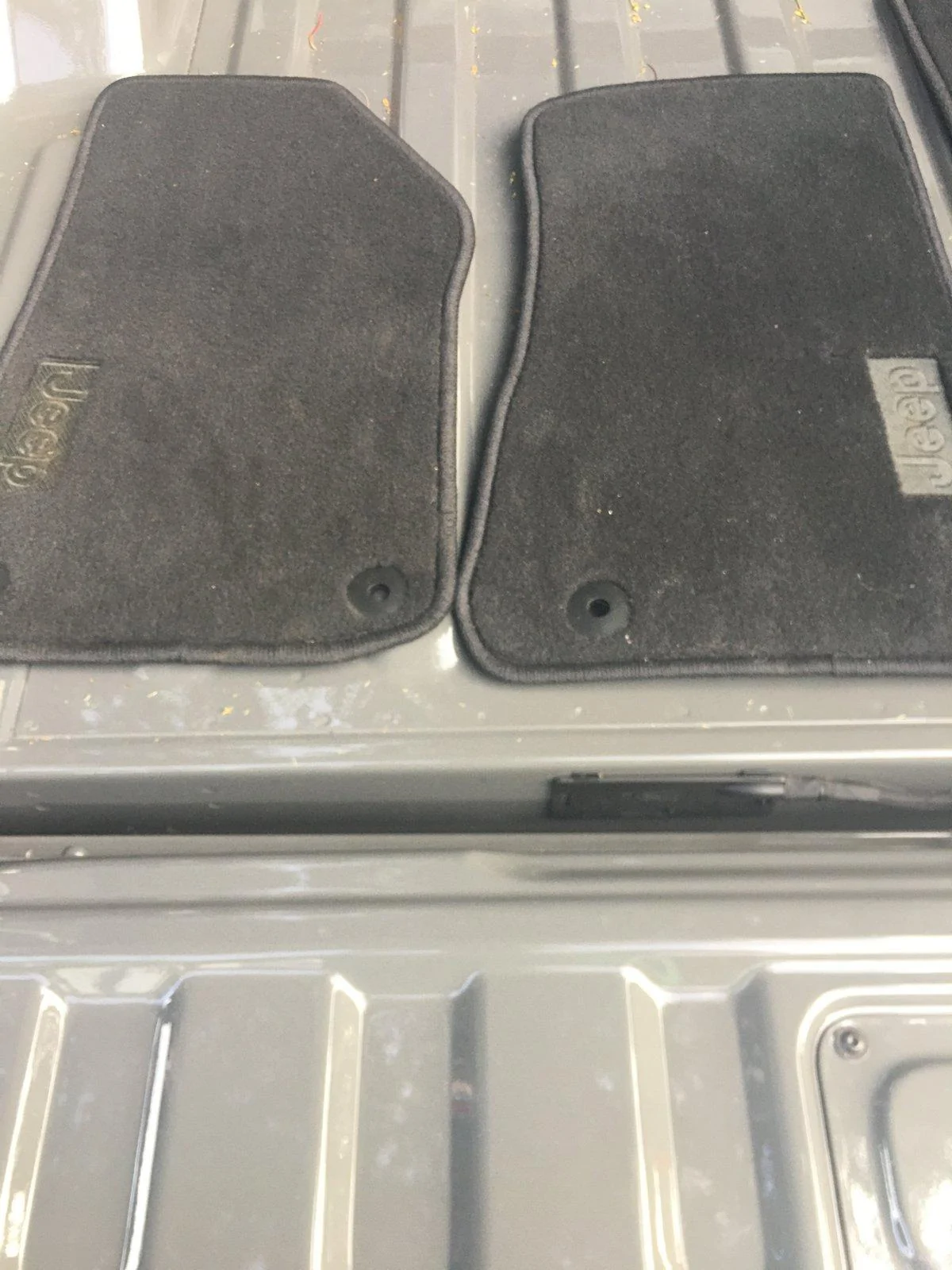 Jeep Gladiator Carpet Floor Mats OEM FFE68074-8984-4148-BB8E-9949FD6F7978