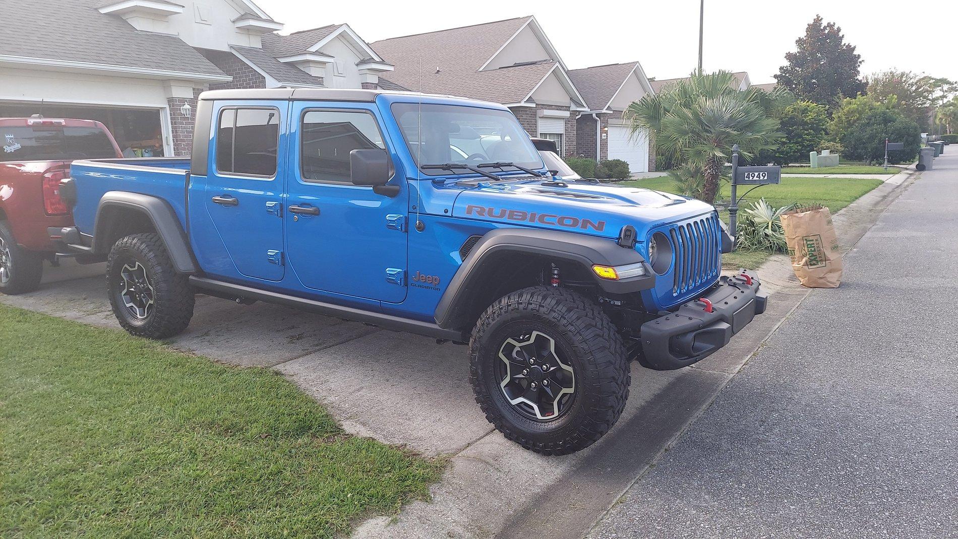Jeep Gladiator Wife needs steps on Rubi 20200901_182938