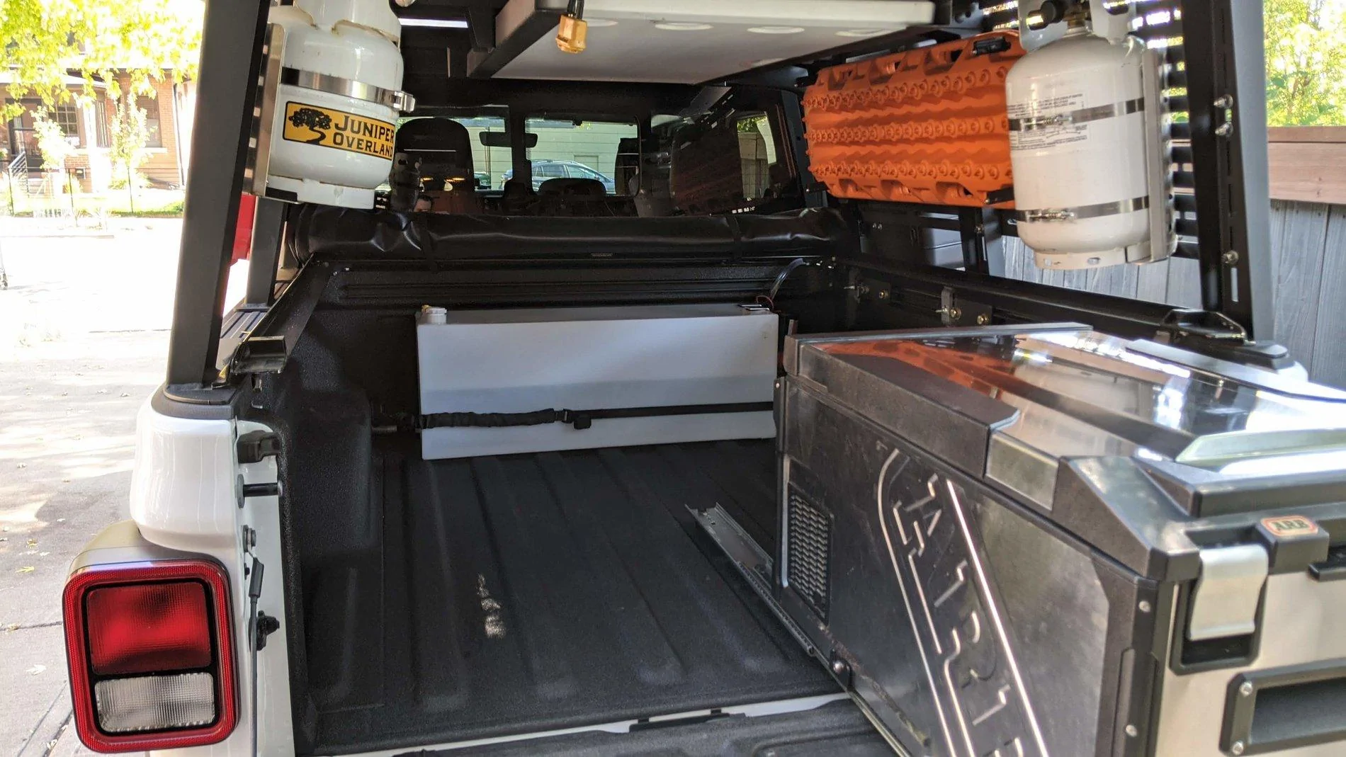 Jeep Gladiator Water Tank - 19.9 gal on-board / removable custom solution PXL_20201006_181344567