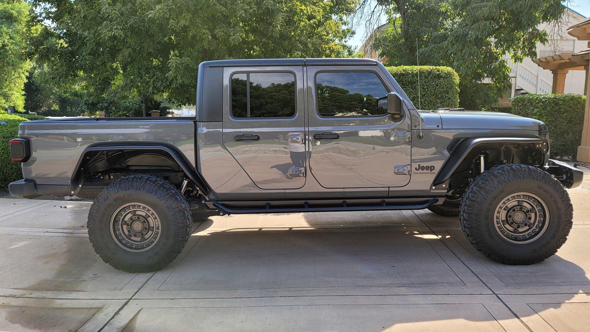Jeep Gladiator Rock hard 4x4 rock rails installed 20201005_110449