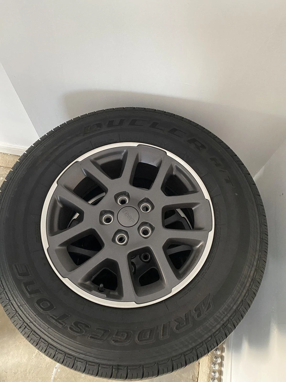 Jeep Gladiator [Indianapolis] FS: Set of Overland 18” wheels + tires w/ TPMS and factory spare 01FA2F04-7680-436A-BCEC-C2E342FC248F