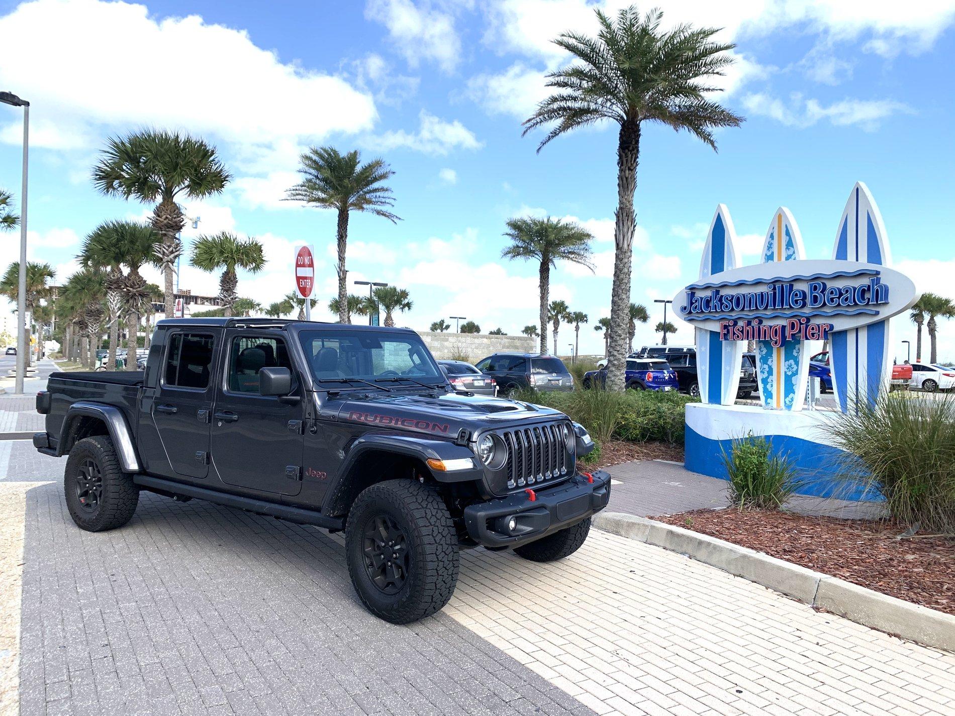 Jeep Gladiator Gladiator Glamour Shots 7927E128-B2C3-453A-BF1D-D670919923C4