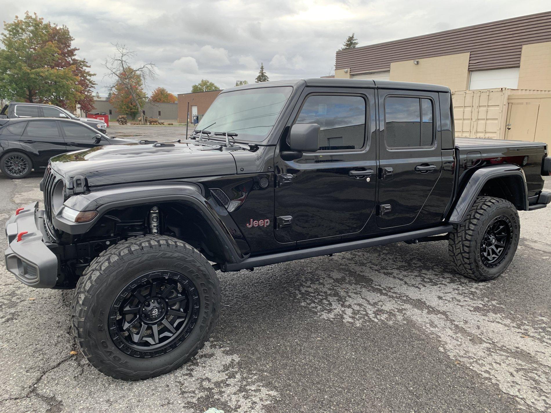 Jeep Gladiator BLACK Gladiator JT Club 346ADE70-1746-4990-9467-2F00D313D061