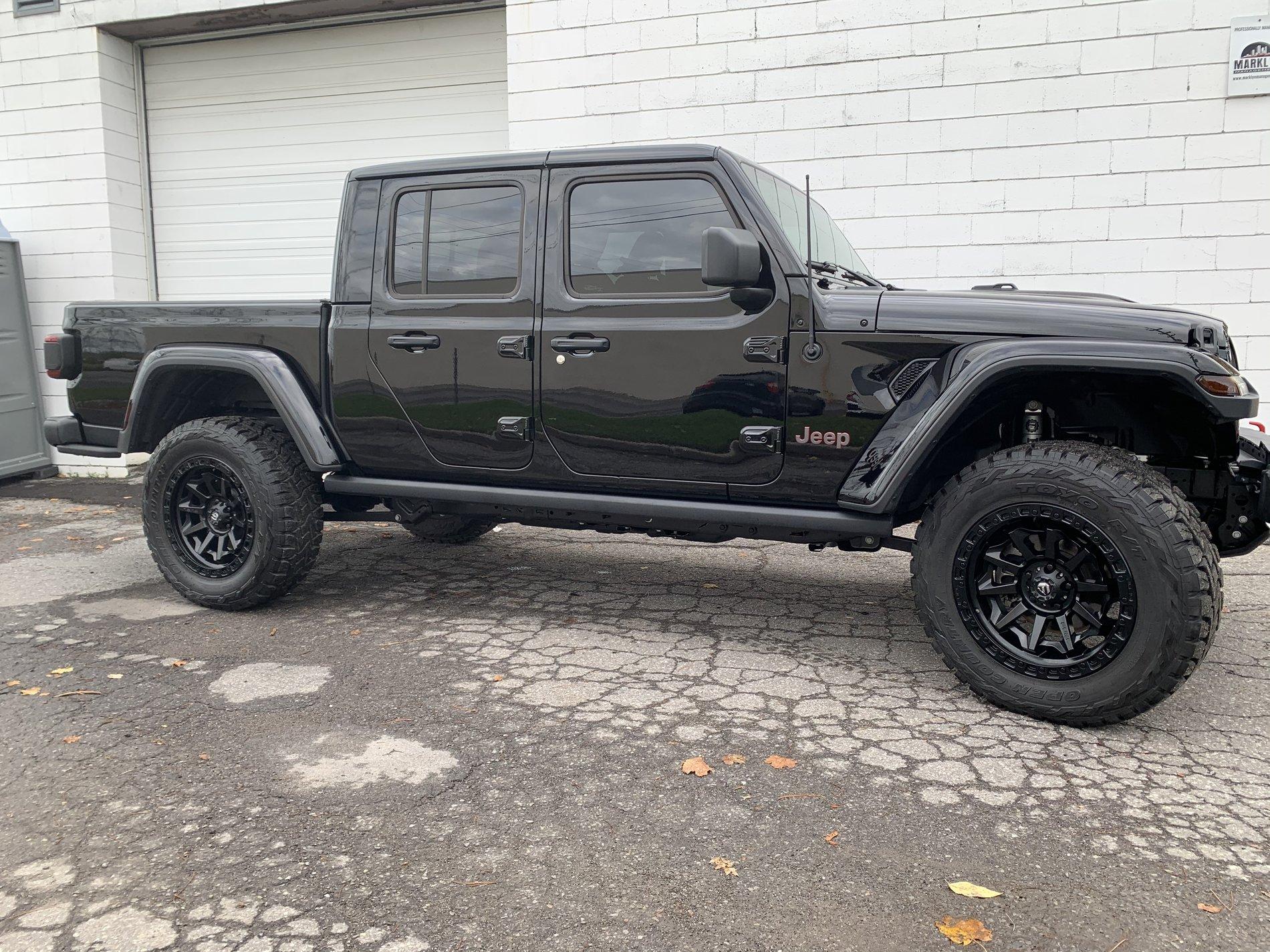 Jeep Gladiator BLACK Gladiator JT Club 35106ED3-A60B-4E31-84F2-FE10DD87C792
