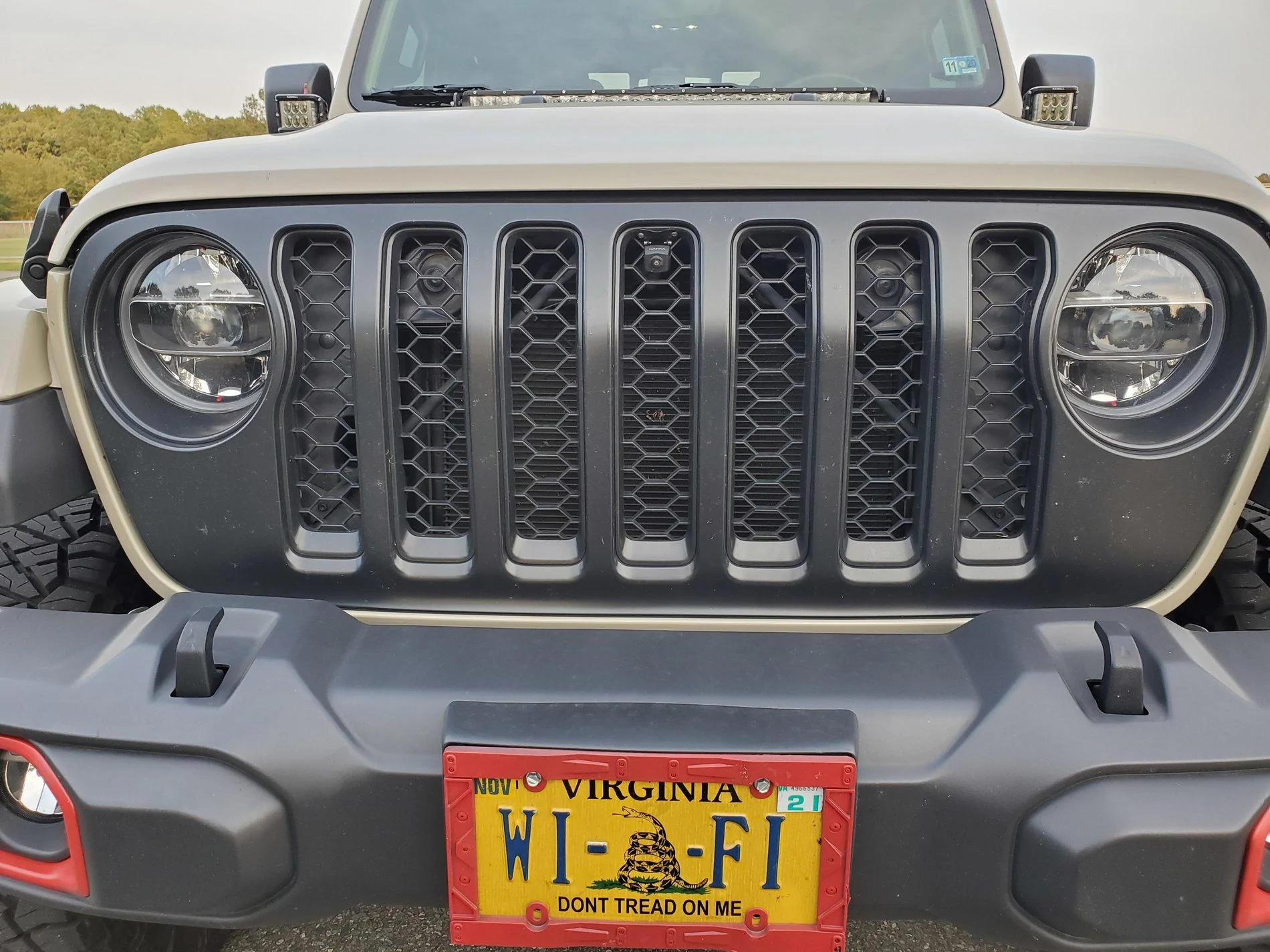 Jeep Gladiator Why is Overland the only model to have 18's? camera