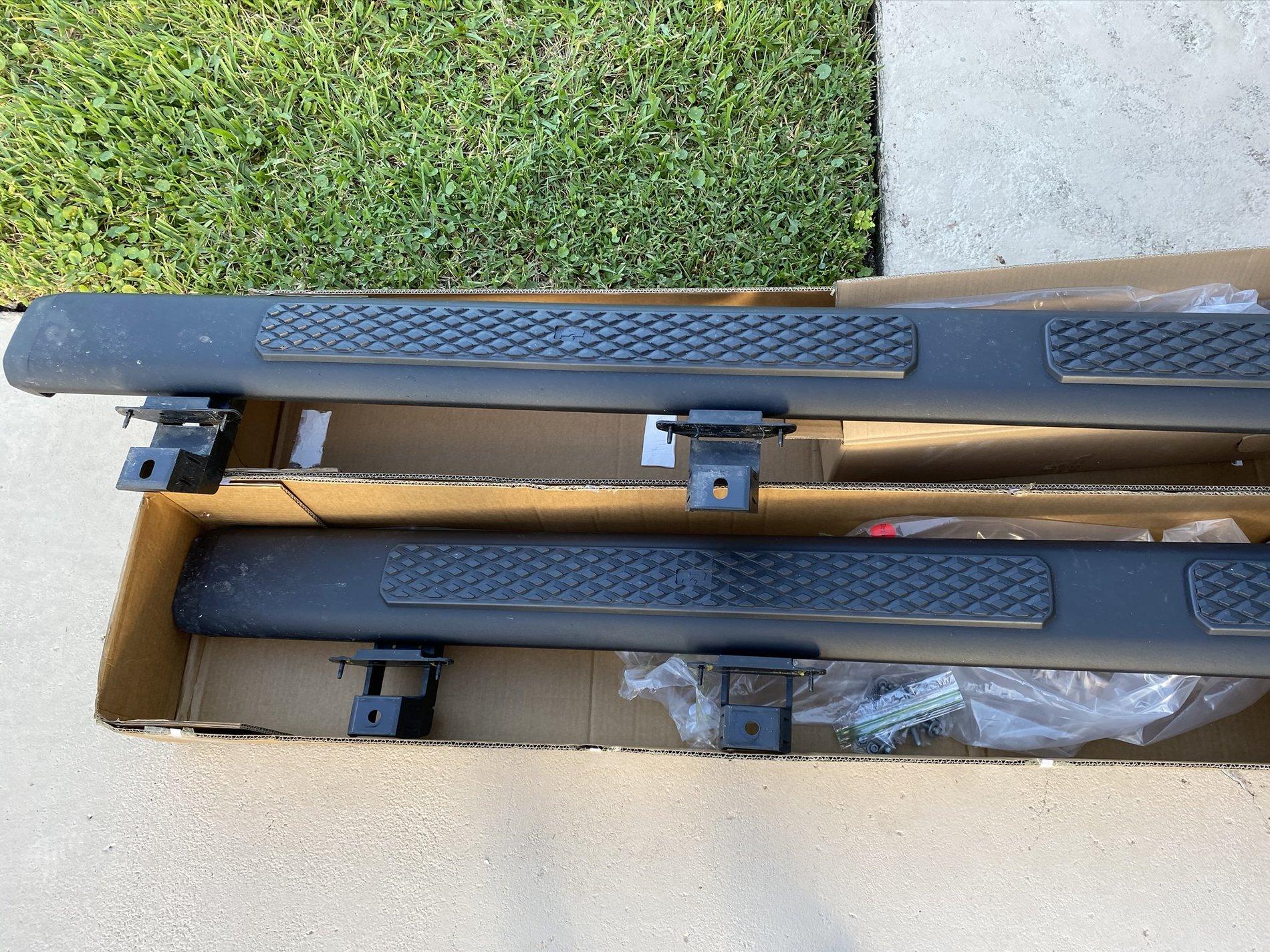 Jeep Gladiator Running Boards 2020 Overland 385E109B-8EFA-407C-A9F7-4F1FEEF01DFF