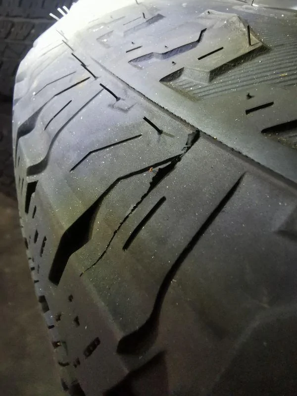 Jeep Gladiator Jeep Gladiator Wheels & Tires. Bridgestone 245/45/17 2,000 miles used only . no tpms. lug nut included 34