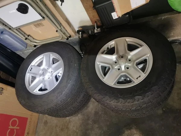 Jeep Gladiator Jeep Gladiator Wheels & Tires. Bridgestone 245/45/17 2,000 miles used only . no tpms. lug nut included 30