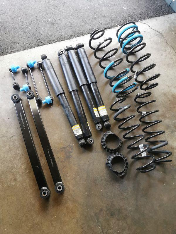 Jeep Gladiator Jeep Gladiator Sport S suspension. 2000 miles used 100$ obo 38