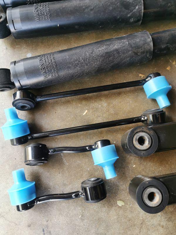 Jeep Gladiator Jeep Gladiator Sport S suspension. 2000 miles used 100$ obo 39