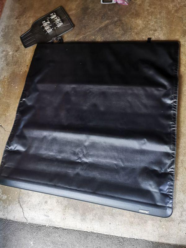 Jeep Gladiator Bestop Sunrider Very Good Condition  & Jeep Gladiator Pickup Truck  Soft Tri fold Tonneau Bed Cover 1