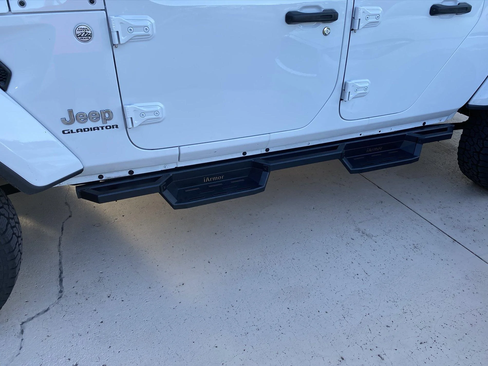 Jeep Gladiator BRIGHT WHITE Gladiator JT Club B136D6B7-473E-4B6E-A2BB-A1B1D24465A2