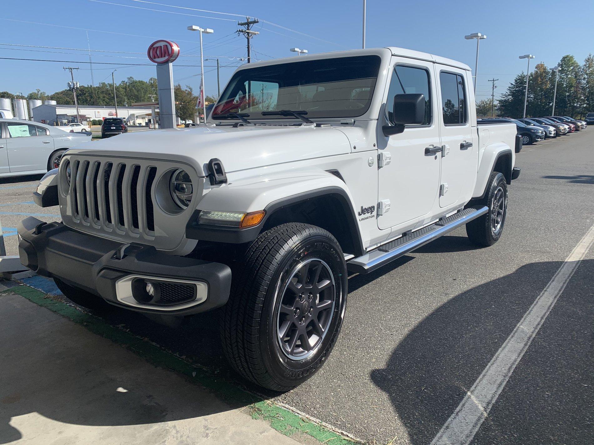 Jeep Gladiator First Drive Review of 2021 Jeep Gladiator Diesel by TruckTrend 88836292-6194-46FF-8075-D850E9928DF1