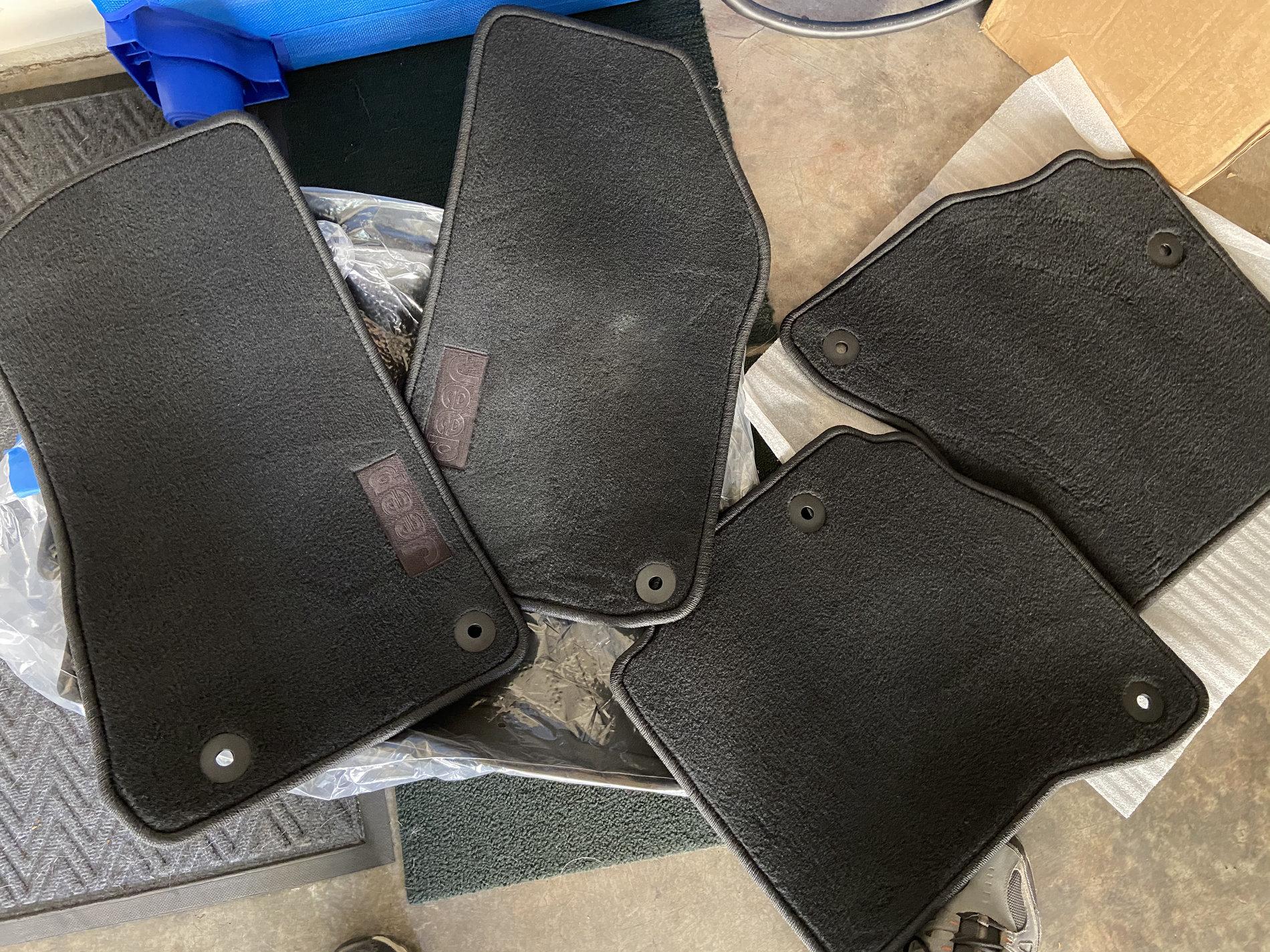 Jeep Gladiator OEM Jeep Gladiator floor mats IMG_3189