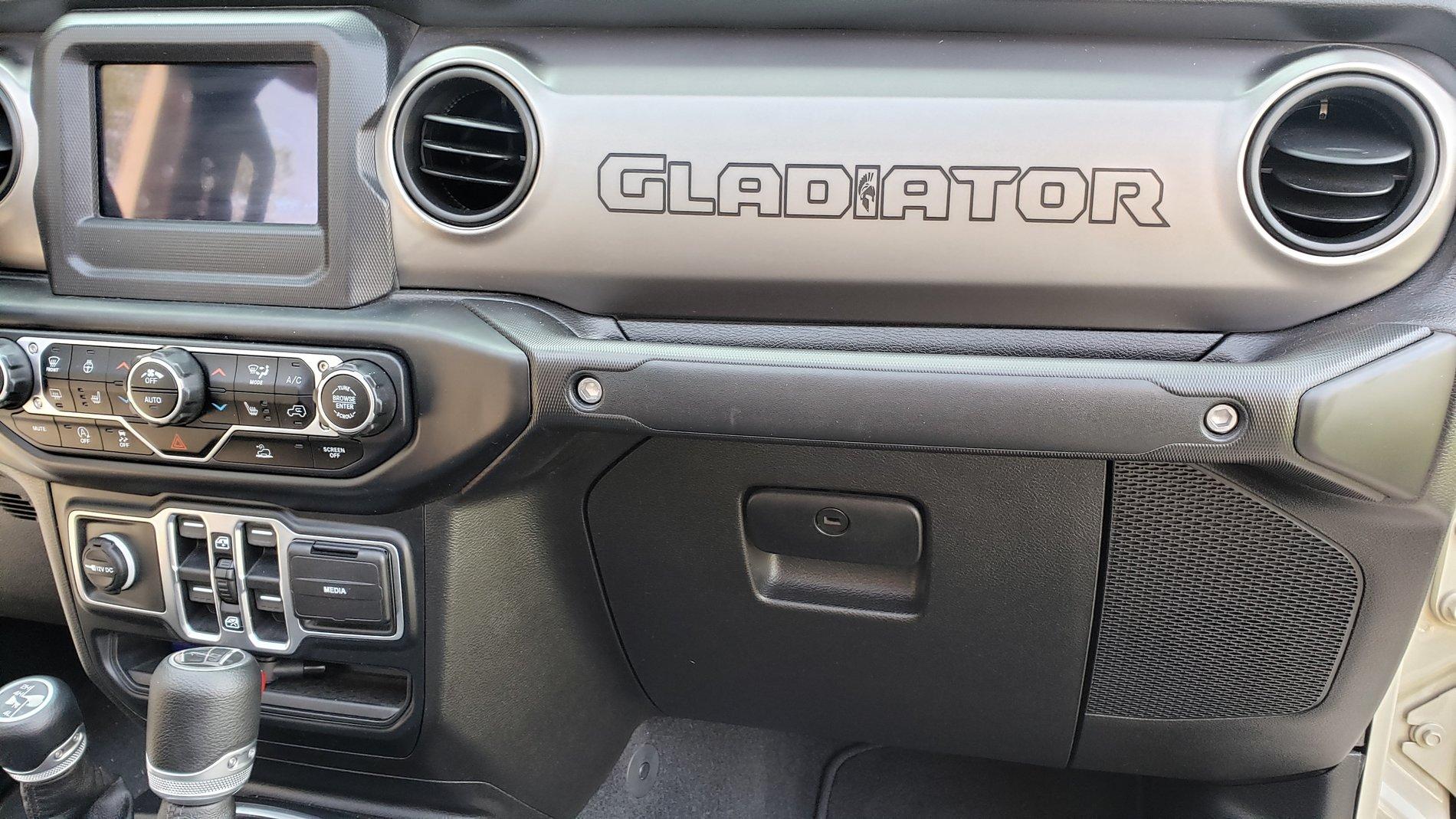Jeep Gladiator What are people doing with the big blank dash area in front of the passenger? 20200924_145328