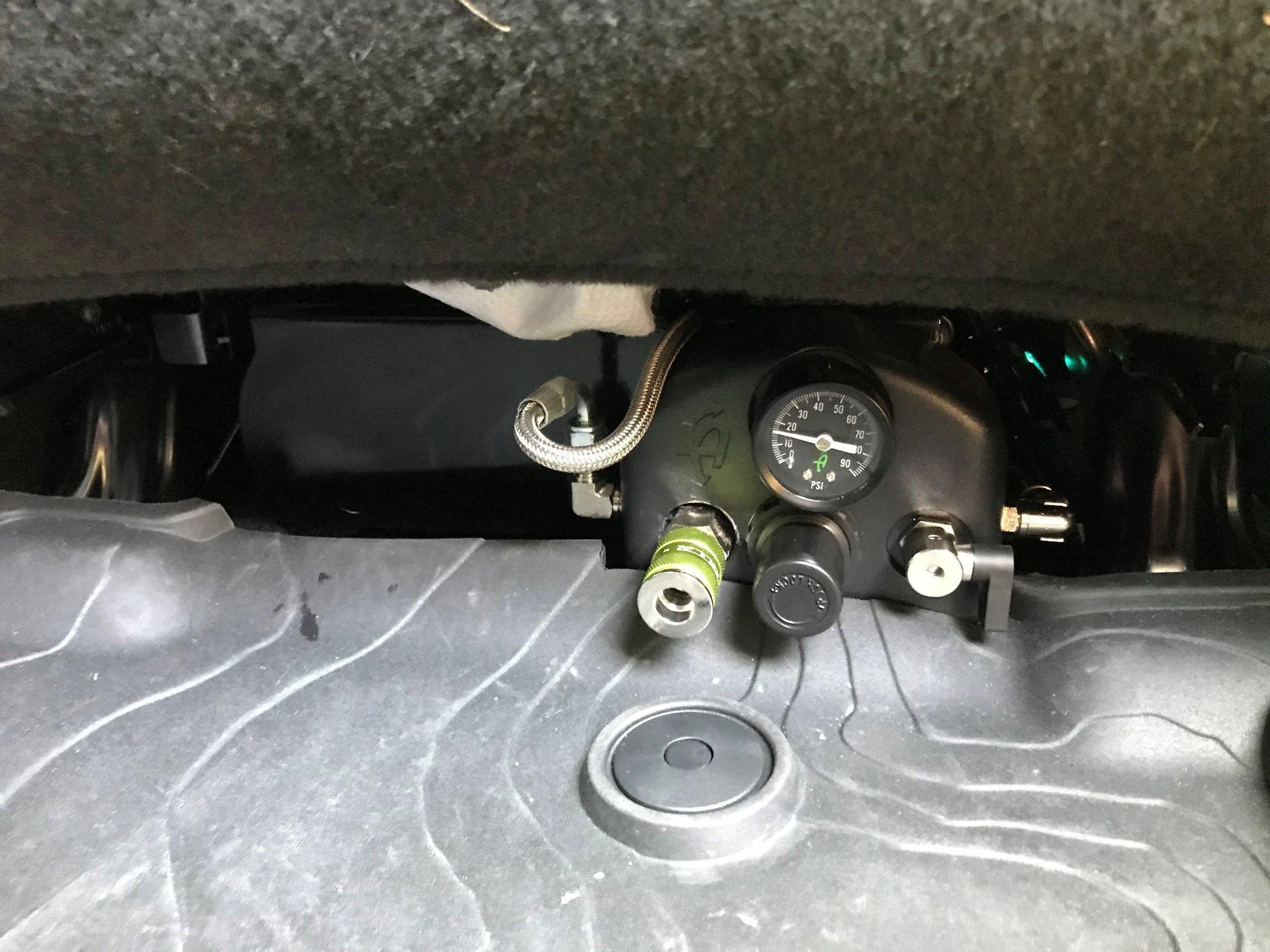 Jeep Gladiator Air lines to the wheels air u