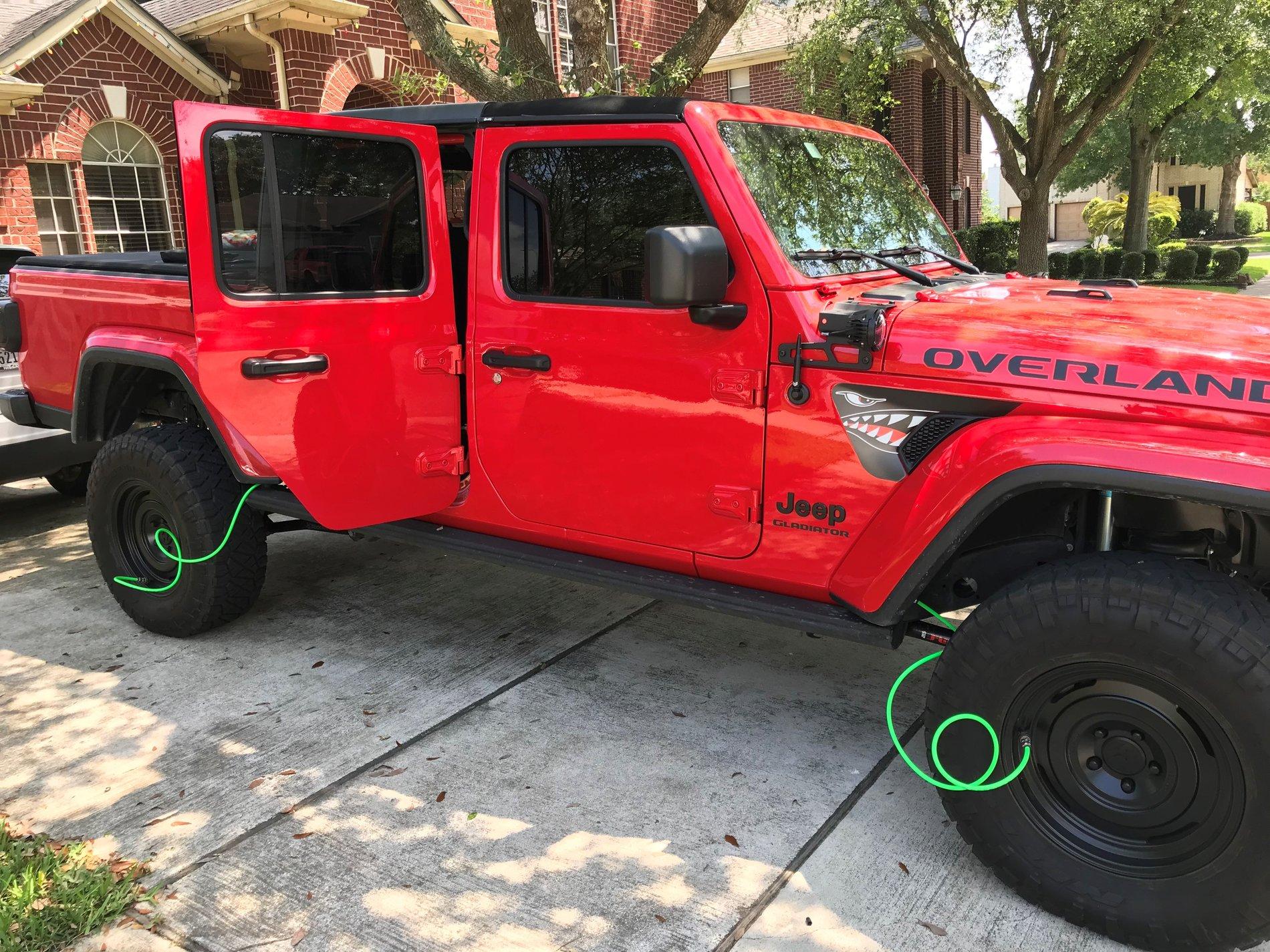 Jeep Gladiator Air lines to the wheels green hoses