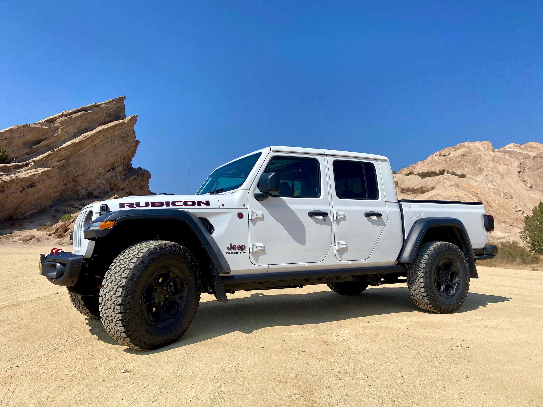 Jeep Gladiator BRIGHT WHITE Gladiator JT Club C5734EA9-BBAF-4E4D-8805-6578A4062AD2