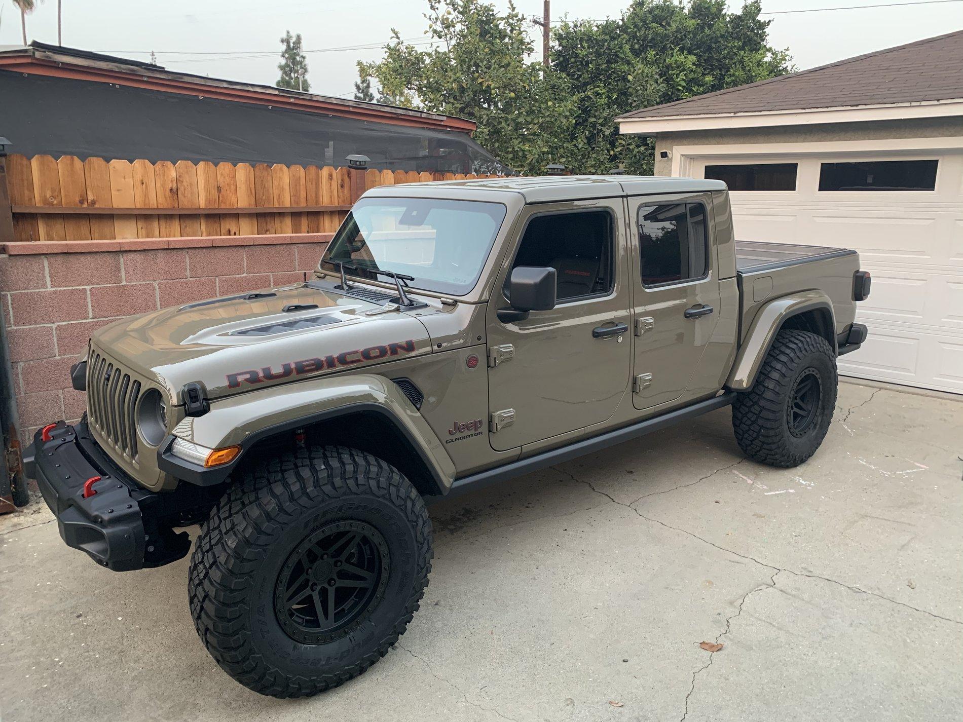 Jeep Gladiator 37x13.5r17 on Stock Rubicon 3283B720-F70C-4F26-80B1-E2163E9EE1DB