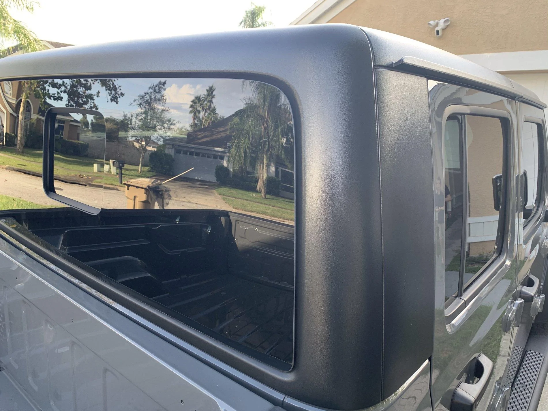 Jeep Gladiator Black hard top B2831B5D-8E51-4DD4-AB5C-AF4F1F5251CA