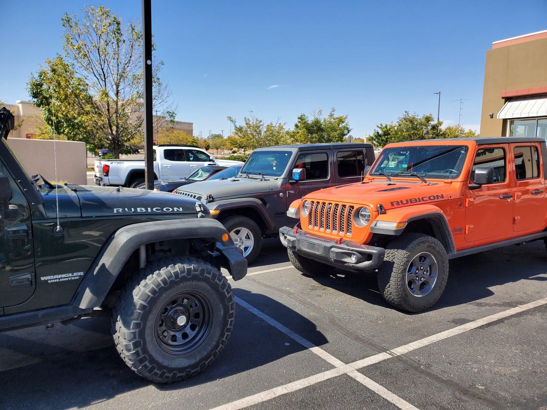 Jeep Gladiator Jeeps Parking Next To Jeeps 20201009_131036