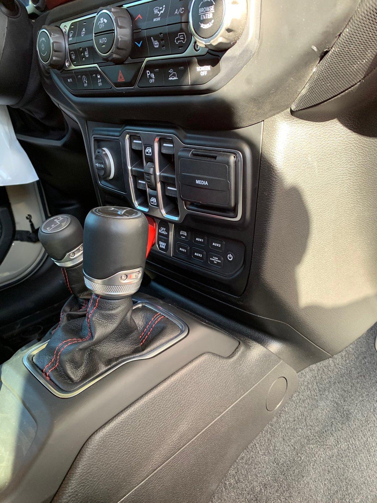 Jeep Gladiator GOOD OPTION TO ADD AUXILIARY SWITCHES B70C69AB-B439-4899-B4A0-D83DCBA9E797