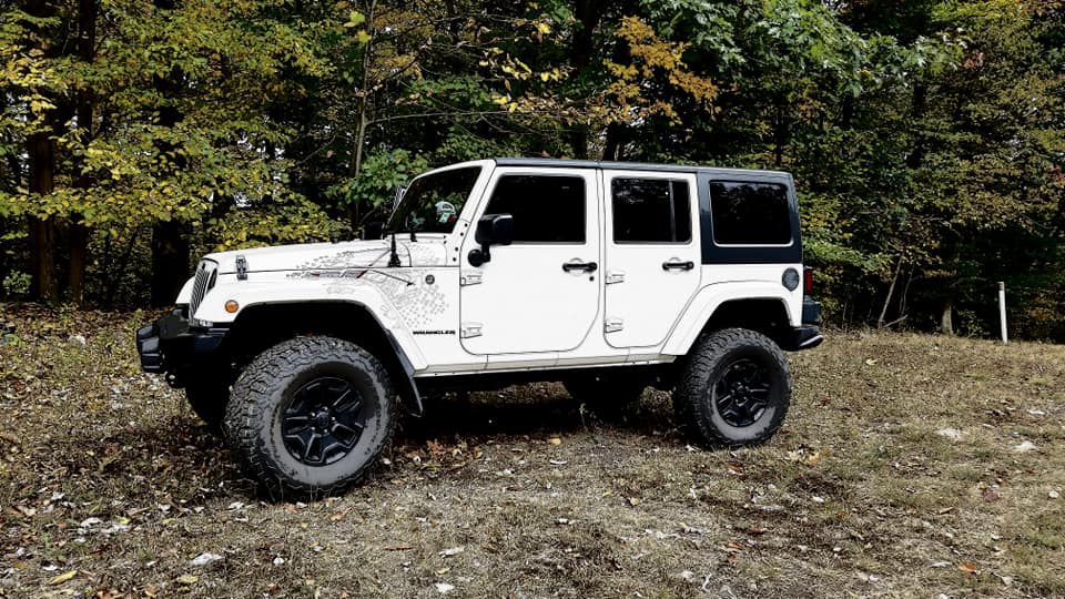 Jeep Gladiator What other jeep is in your garage? JKU powerline