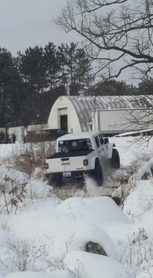Jeep Gladiator Can I Go Off Road With Stock Axels And 37s? 79130297_10215370913202290_6814655554355462144_n
