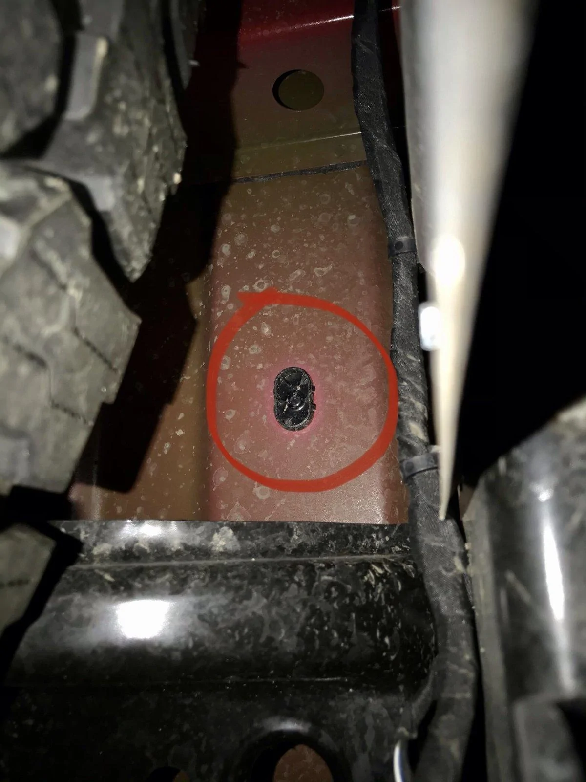 Jeep Gladiator Potential rust spot under factory spray in liner? IMG_5450
