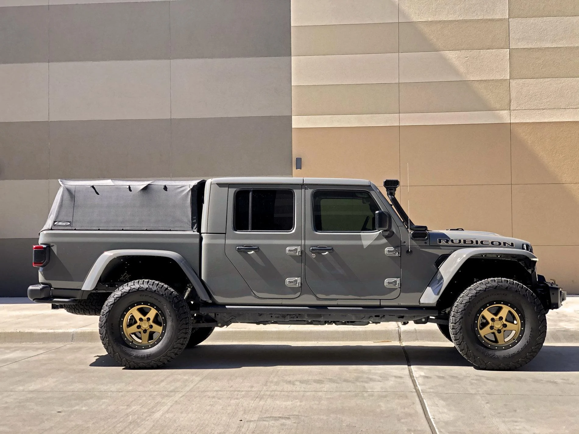 Jeep Gladiator Project “Fools Gold” suntopper sid