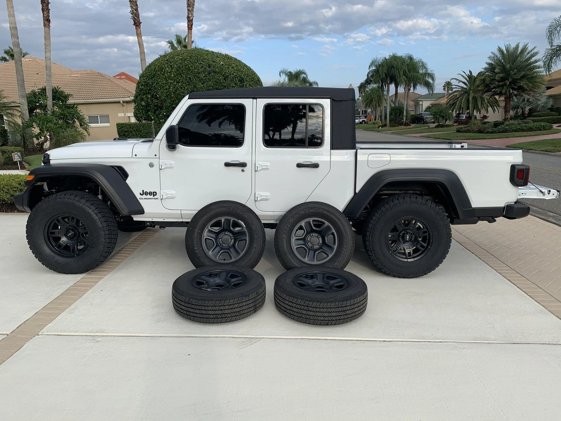Jeep Gladiator 2021 Gladiator Sport, New wheels and tires B0B239C4-8B28-448F-8C7D-A074FC00E06D