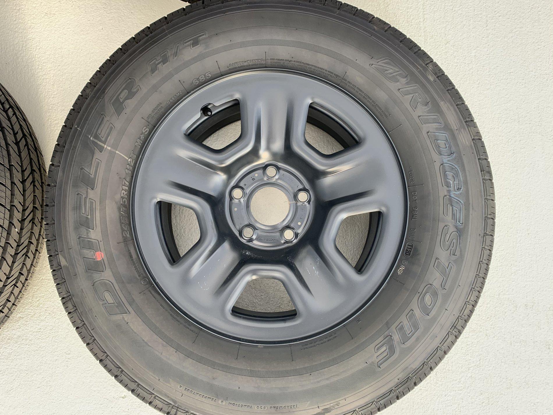 Jeep Gladiator 2021 Gladiator Sport, New wheels and tires DCC21645-B765-4433-86F9-7E24D32AF601