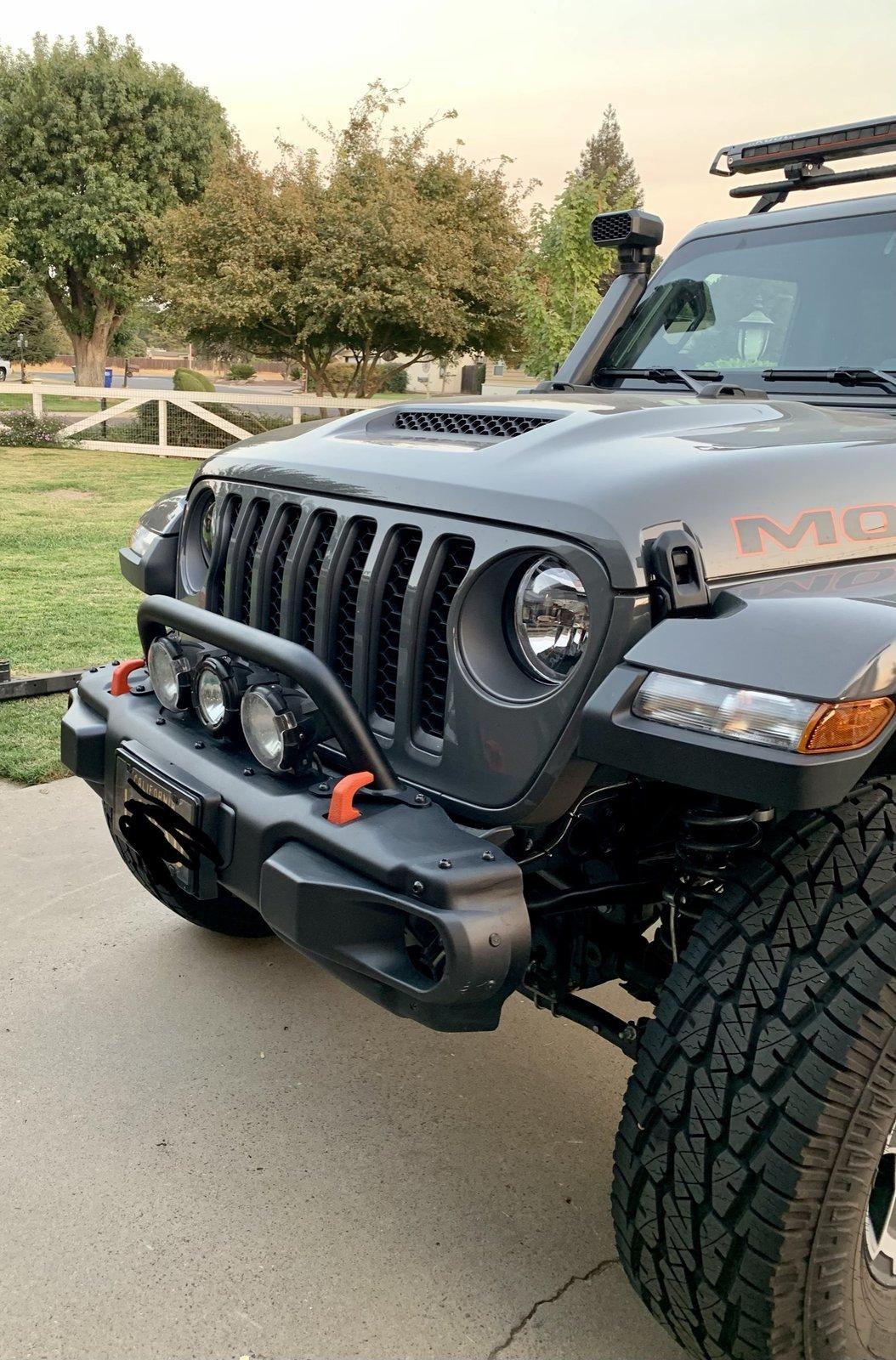 Jeep Gladiator Mojave with Rubicon bumpers BCBCB2BC-AEEB-4E44-9261-A50F56F17482