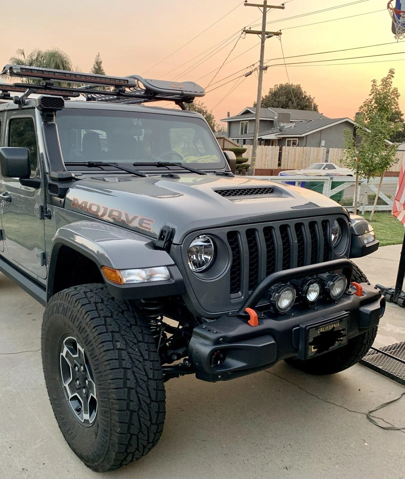 Jeep Gladiator Mojave with Rubicon bumpers F179C80D-8985-4879-9451-AF012C5CC37F