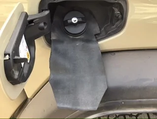 Jeep Gladiator Filling up with fuel 256E712D-6503-4DF6-A006-B94964B302D7