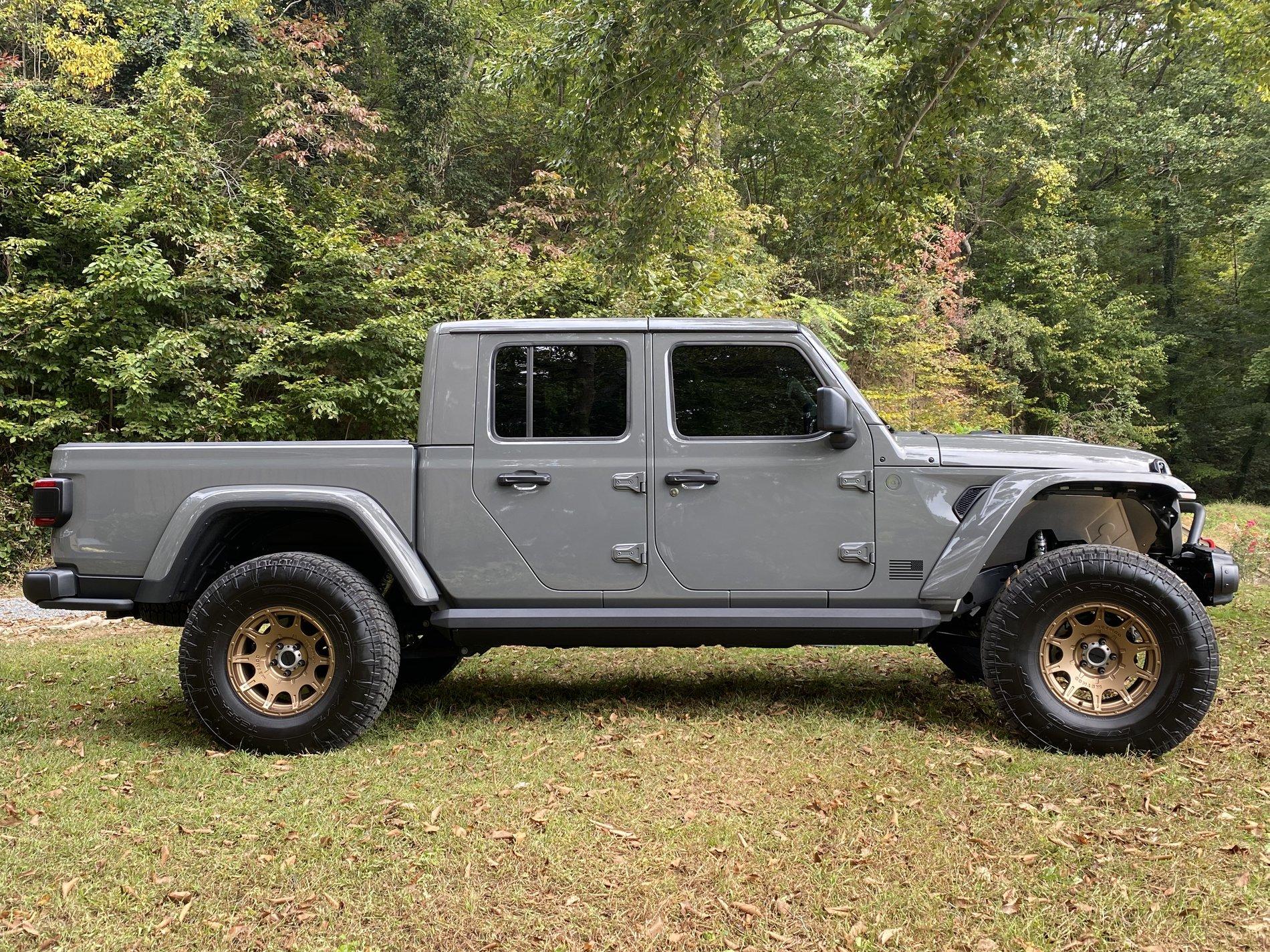 Jeep Gladiator Gladiators on Mopar 2" Lift Kit IMG_5356