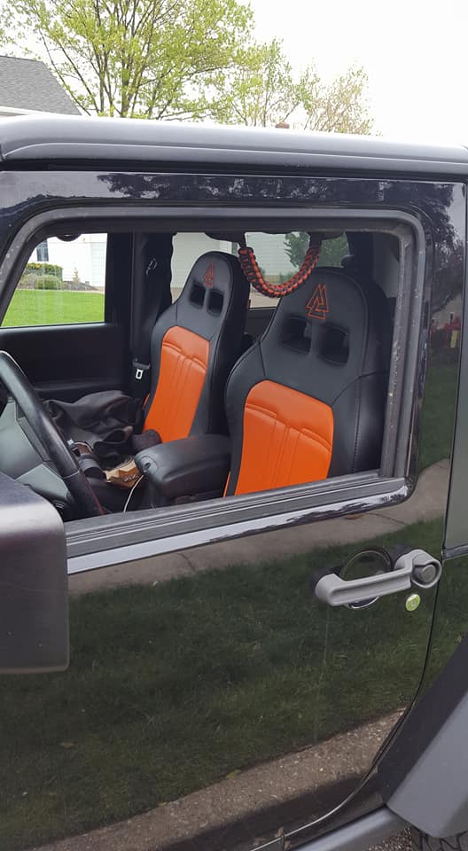 Jeep Gladiator leather vs cloth Seats 2