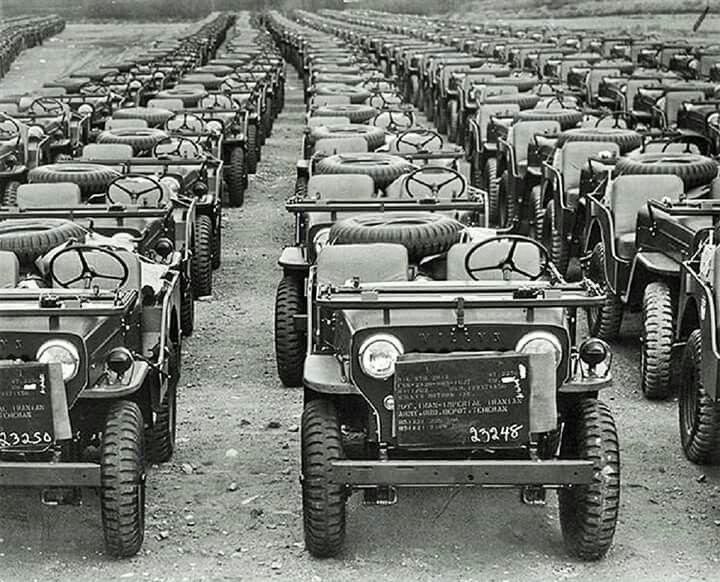 Jeep Gladiator Spotted: JT Gladiators lined up in Toledo yard! e818e19da0efb636ba8c7f8cd81acf19--wwii-military-vehicles