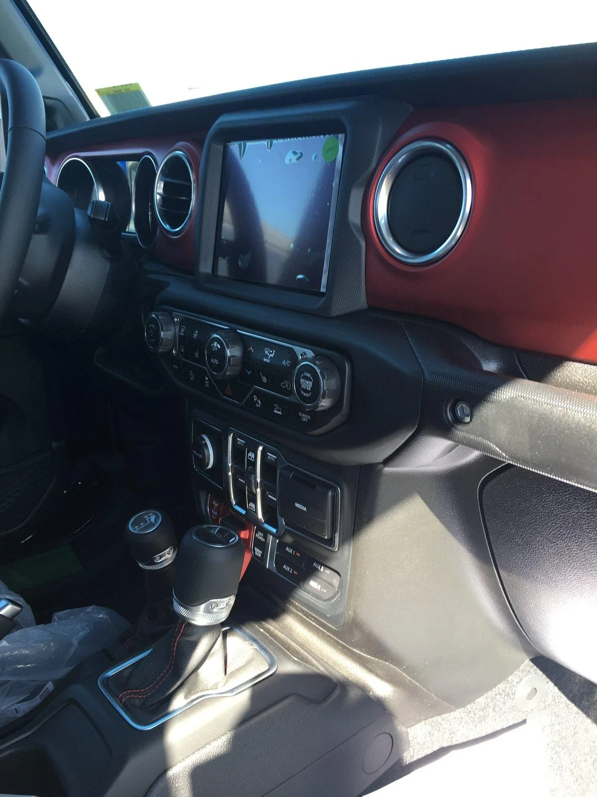 Jeep Gladiator FCA Announcement + Video: 2020 Jeep Gladiator Begins Shipping to U.S. Dealers 48352068-3057-40B0-A864-7748635BBDA5