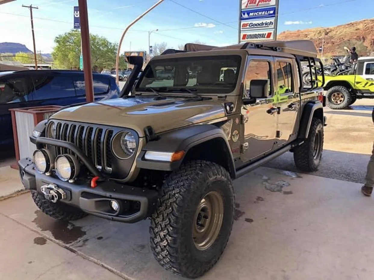 Jeep Gladiator Jeep Gladiator Wayout Concept in Gator Color 12A6C481-97B1-4A07-ADFC-1E946A6366BF