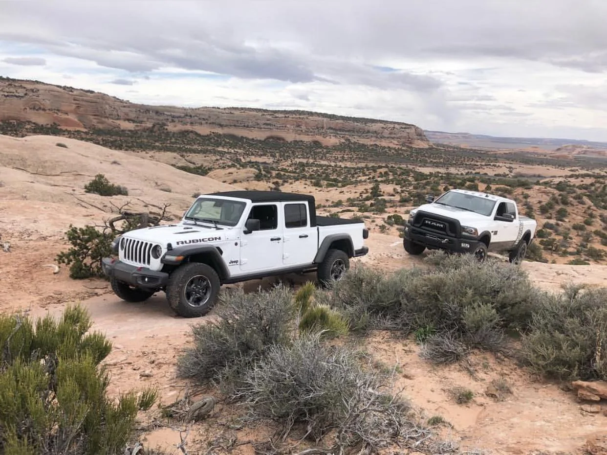 Jeep Gladiator BRIGHT WHITE Gladiator JT Club 0C218B78-F7B1-41AA-965E-BE6D24B1F4D7