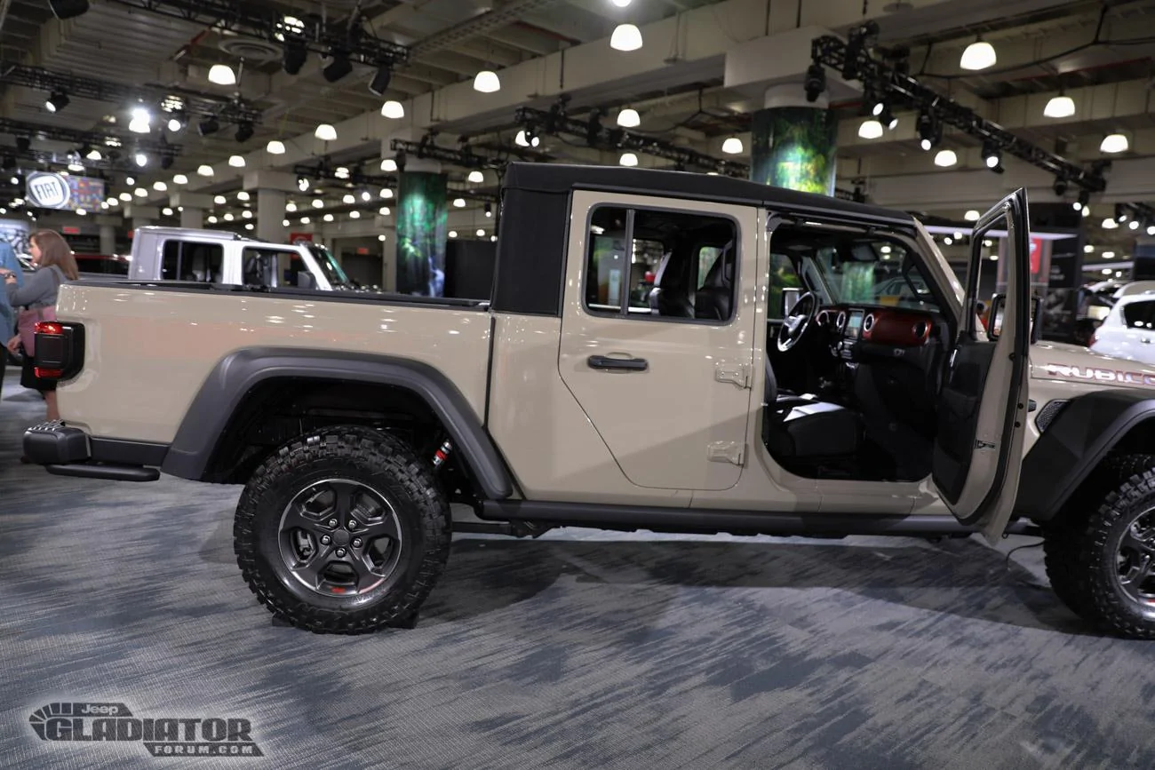 Jeep Gladiator 2019 NY Auto Show: Jeep Gladiators on Display A33A8404