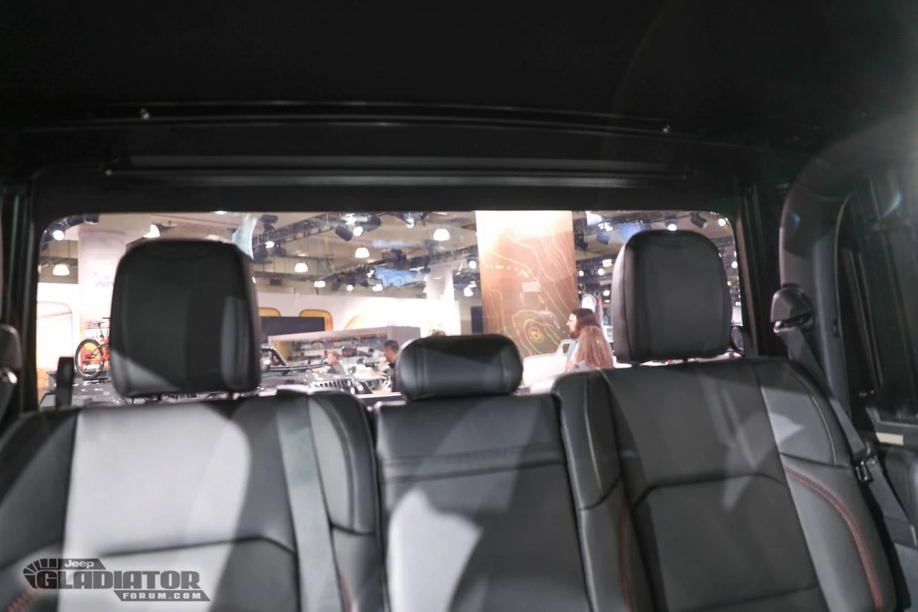 Jeep Gladiator 2019 NY Auto Show: Jeep Gladiators on Display A33A8406